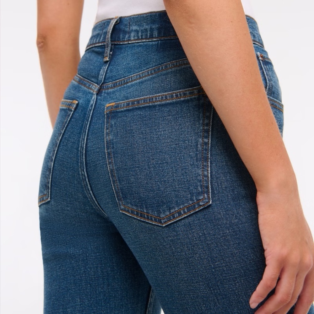 Abercrombie The Mom High Rise Medium Wash Blue Jeans Denim Size 28/6